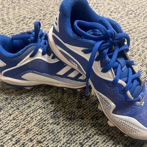 Boys size 2.5 Adidas Bounce baseball cleats - great condition